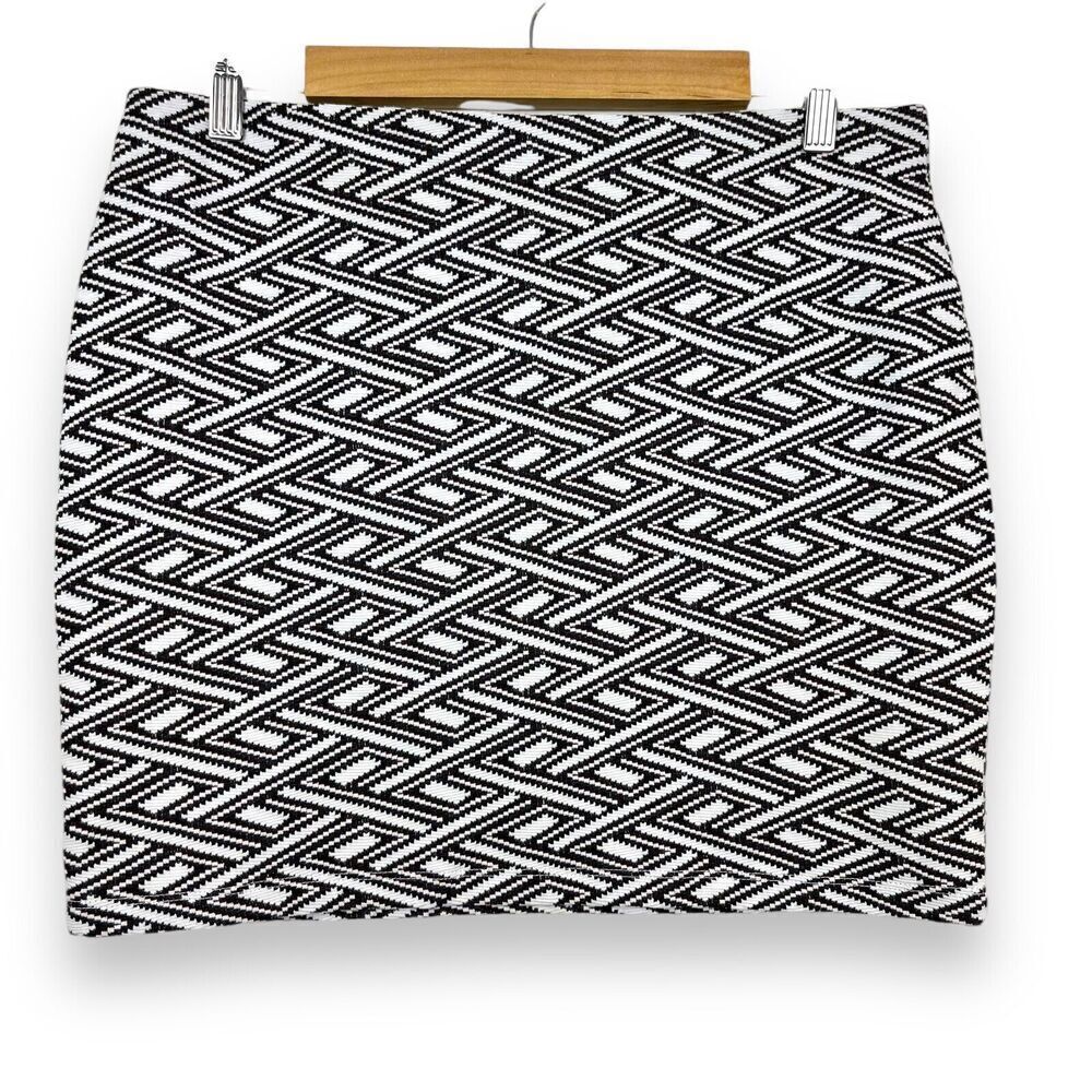 Zara Skirt Womens Large Black White Maroon Geometric Tribal Mini Woven Y2K